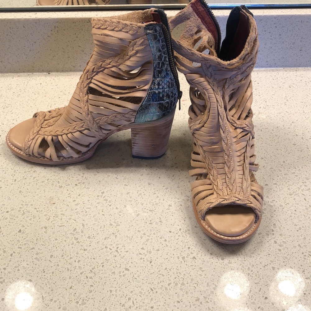 Freebird Bela size 8 heeled sandals